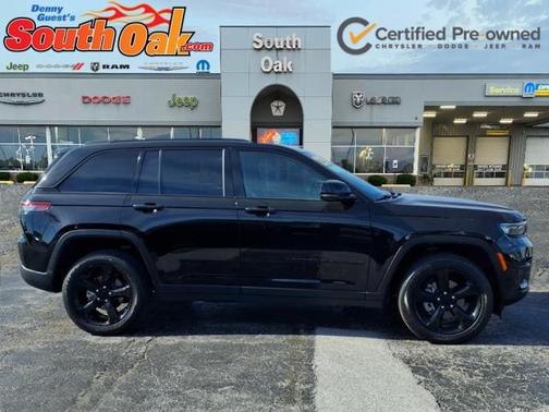 Diamond Black Crystal Pearlcoat 2023 Jeep Grand Cherokee Altitude