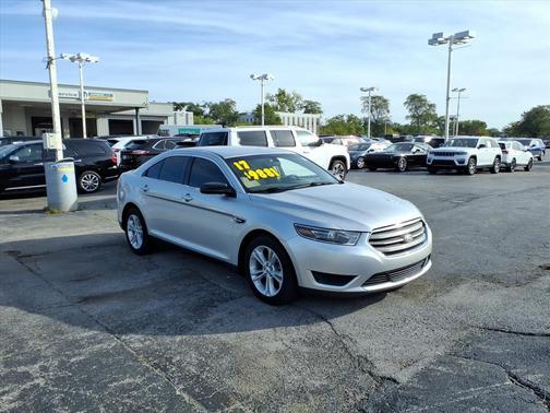2017 Ford Taurus SE