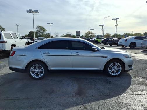 2017 Ford Taurus SE