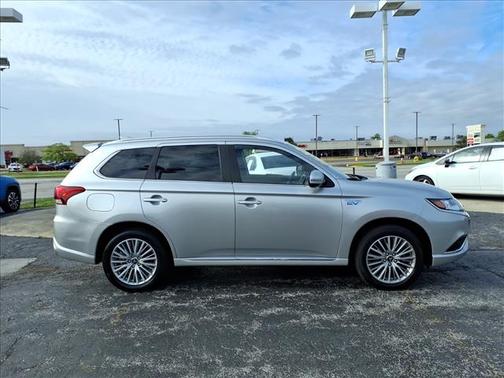 Alloy Silver Metallic 2022 Mitsubishi Outlander PHEV SEL