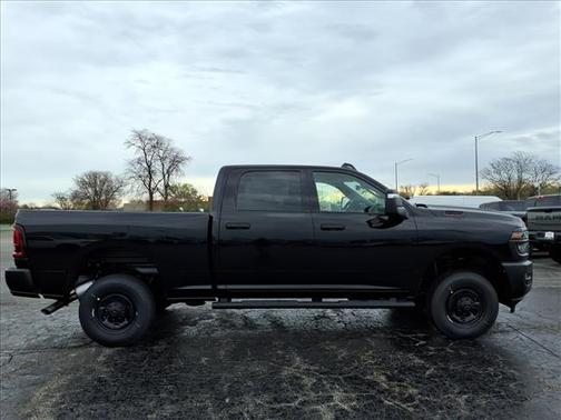 Diamond Black Crystal Pearlcoat 2026 RAM 2500 Tradesman Crew Cab 4x4 6'4' Box