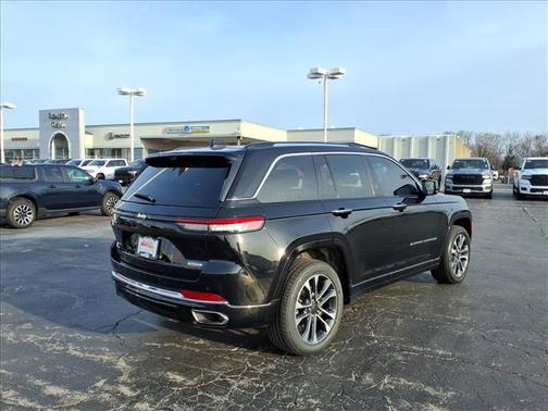Diamond Black Crystal Pearlcoat 2022 Jeep Grand Cherokee Overland