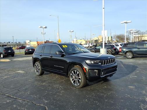 Diamond Black Crystal Pearlcoat 2022 Jeep Grand Cherokee Overland