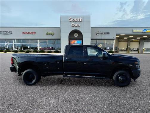Diamond Black Crystal Pearlcoat 2027 RAM 3500 Tradesman