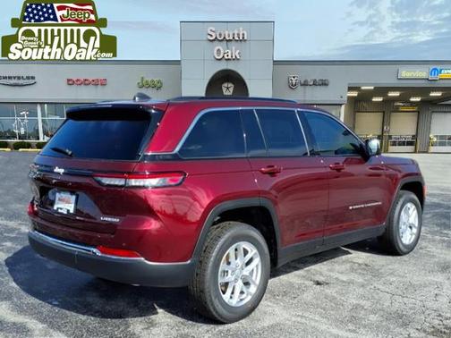 Velvet Red Pearlcoat 2026 Jeep Grand Cherokee Laredo