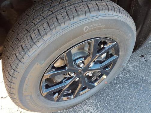 Diamond Black Crystal Pearlcoat 2026 Jeep Grand Cherokee L Altitude