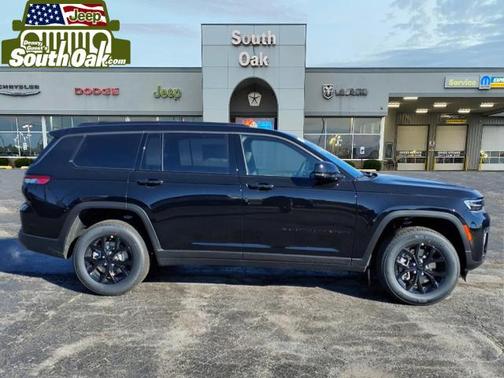 Diamond Black Crystal Pearlcoat 2026 Jeep Grand Cherokee L Altitude