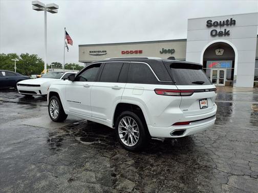 2022 Jeep Grand Cherokee Summit