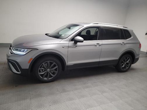 Pyrite Silver Metallic 2023 Volkswagen Tiguan 2.0T SE