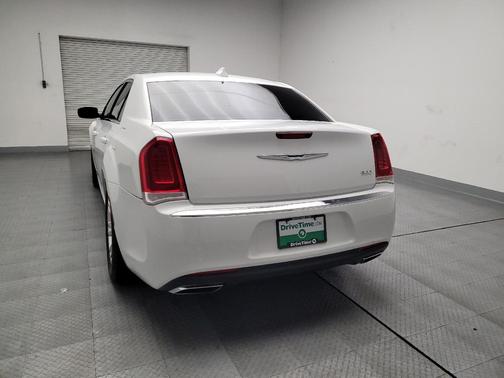 2017 Chrysler 300 Limited
