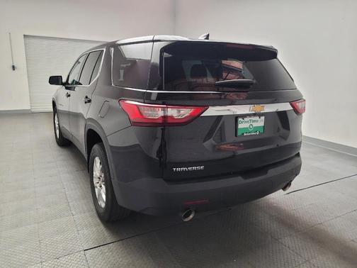 Mosaic Black Metallic 2019 Chevrolet Traverse LS