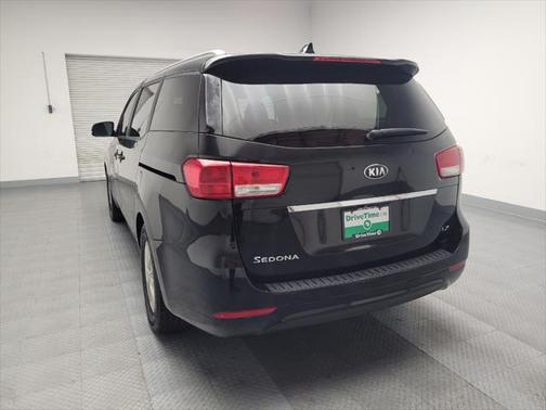 2017 Kia Sedona LX