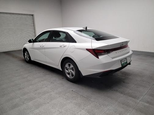 Quartz White 2022 Hyundai ELANTRA SE