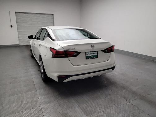 Glacier White 2019 Nissan Altima 2.5 S