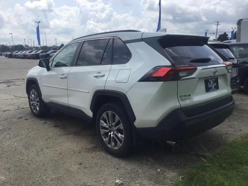 2022 Toyota RAV4 XLE Premium