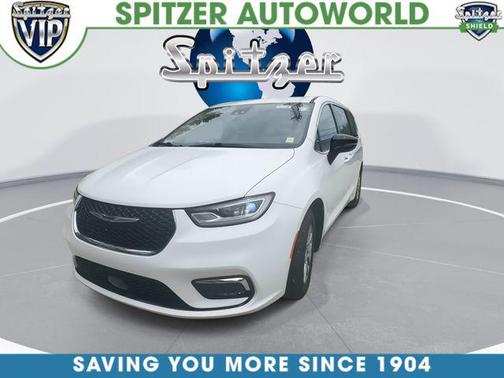 Bright White Clearcoat 2024 Chrysler Pacifica Touring L