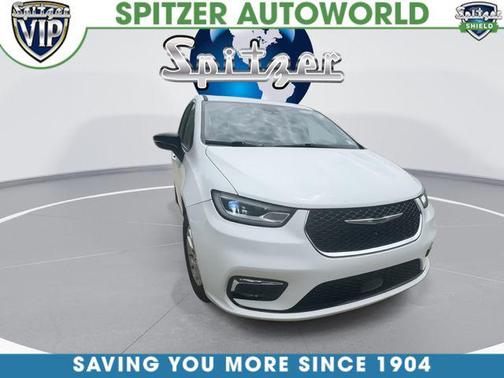 Bright White Clearcoat 2024 Chrysler Pacifica Touring L
