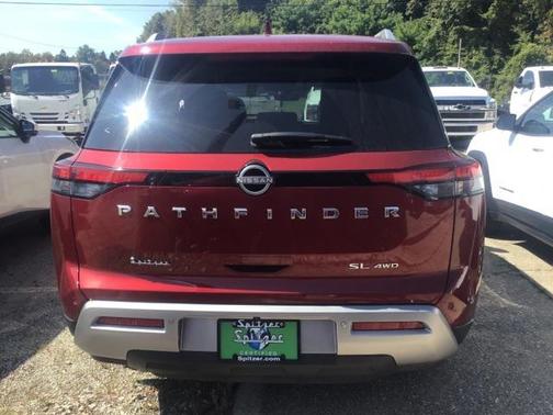 2023 Nissan Pathfinder SL 4WD