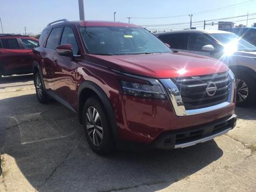 2023 Nissan Pathfinder SL 4WD
