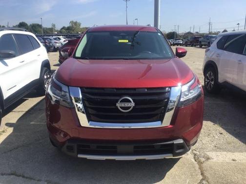 2023 Nissan Pathfinder SL 4WD