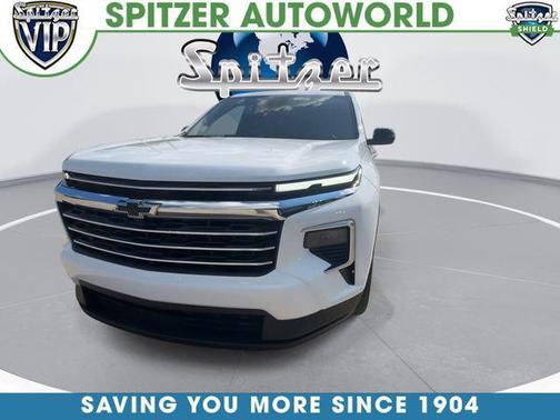 Summit White 2027 Chevrolet Traverse LT