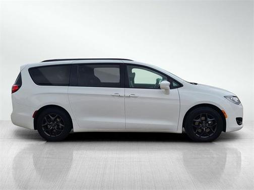 2018 Chrysler Pacifica Touring-L