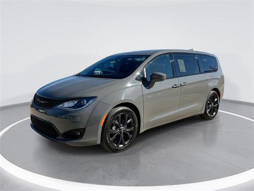 2020 Chrysler Pacifica Touring