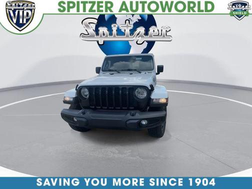 Bright White Clearcoat 2021 Jeep Gladiator Willys 4x4