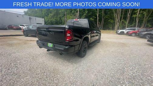 Diamond Black Crystal Pearlcoat 2026 RAM 1500 Big Horn/Lone Star