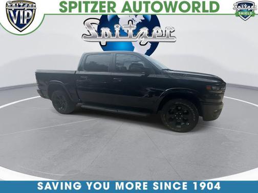 Diamond Black Crystal Pearlcoat 2026 RAM 1500 Big Horn/Lone Star