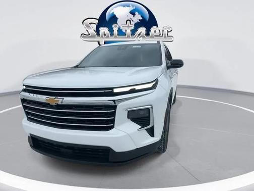 Summit White 2026 Chevrolet Traverse LT