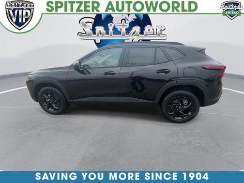 Mosaic Black Metallic 2026 Chevrolet Trax LT