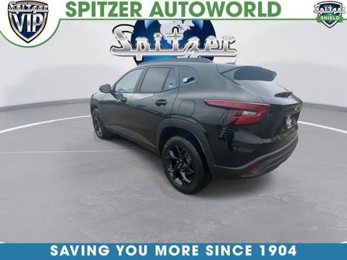 Mosaic Black Metallic 2026 Chevrolet Trax LT