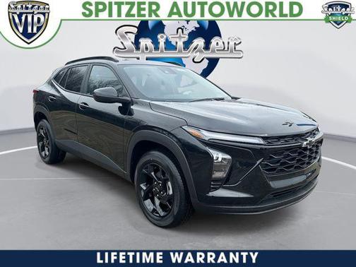 Mosaic Black Metallic 2026 Chevrolet Trax LT