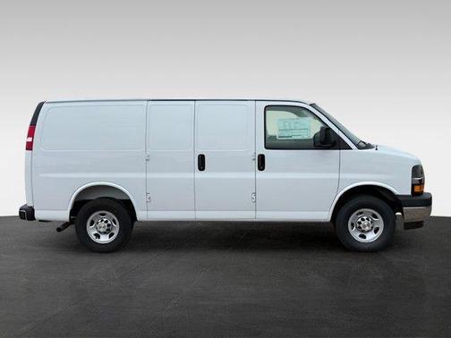 Summit White 2025 Chevrolet Express 2500 LT
