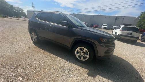 Granite Crystal Metallic Clearcoat 2023 Jeep Compass Latitude
