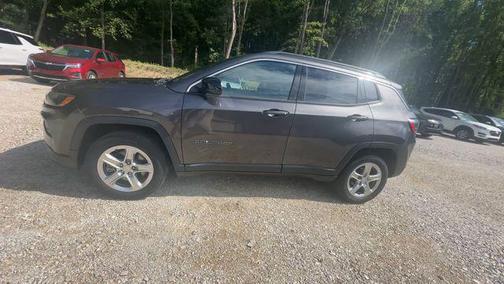 Granite Crystal Metallic Clearcoat 2023 Jeep Compass Latitude