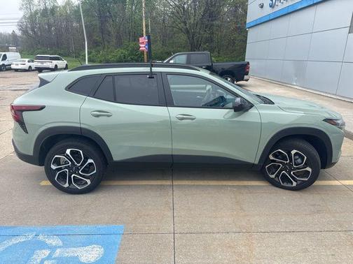 Cacti Green 2024 Chevrolet Trax FWD 2RS
