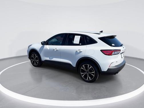 Oxford White 2021 Ford Escape SE