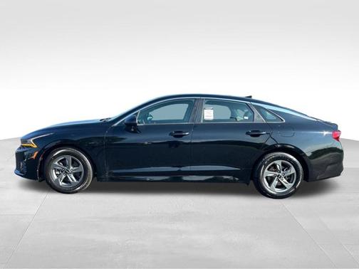 Ebony Black 2022 Kia K5 LXS
