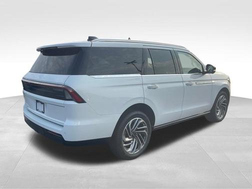 Pristine White Metallic Tri-Coat 2027 Lincoln Navigator Reserve