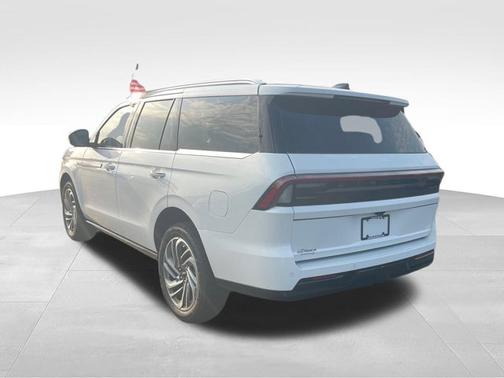 Pristine White Metallic Tri-Coat 2027 Lincoln Navigator Reserve