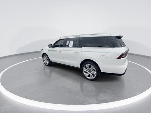 White Metallic 2025 Lincoln Navigator L Reserve