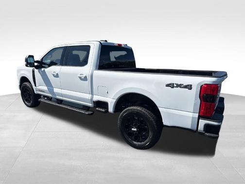 Oxford White 2027 Ford F-350 XLT