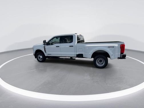 Oxford White 2024 Ford F-350 XLT