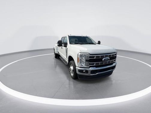 Oxford White 2024 Ford F-350 XLT