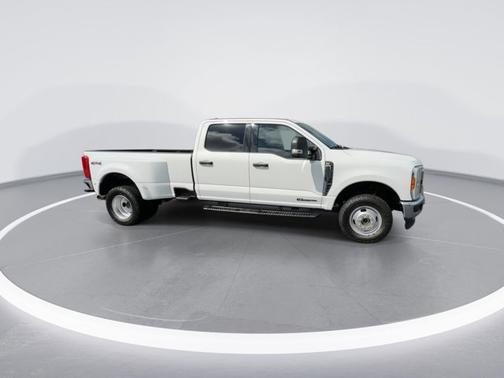 Oxford White 2024 Ford F-350 XLT