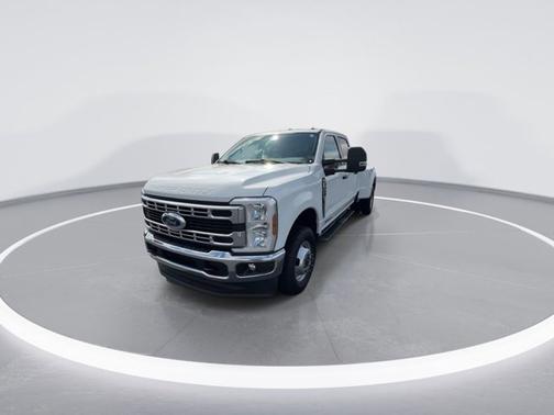 Oxford White 2024 Ford F-350 XLT