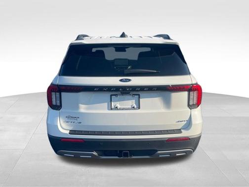 Star White Metallic Tri-Coat 2026 Ford Explorer Active