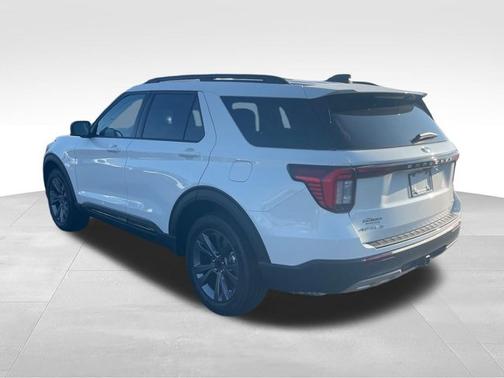 Star White Metallic Tri-Coat 2026 Ford Explorer Active